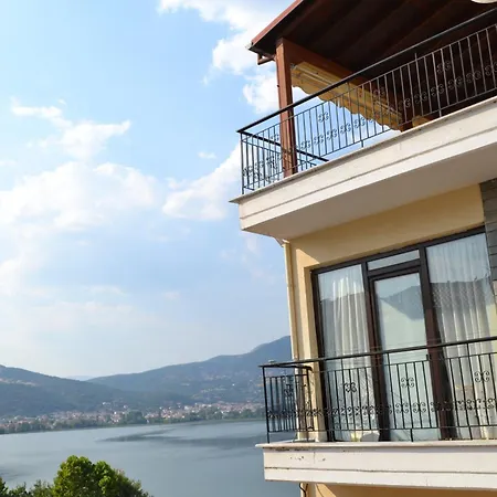Lakeview Balcony In Daire *