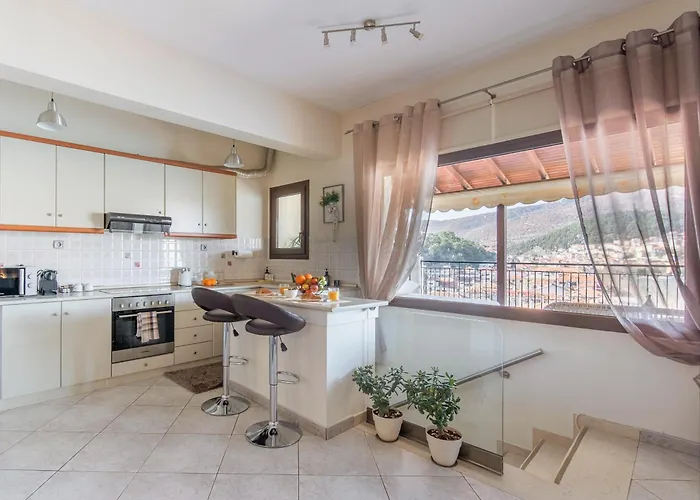 Lakeview Balcony In Apartment *