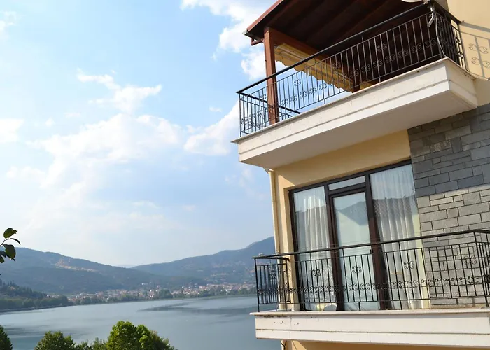 Lakeview Balcony In Apartment *